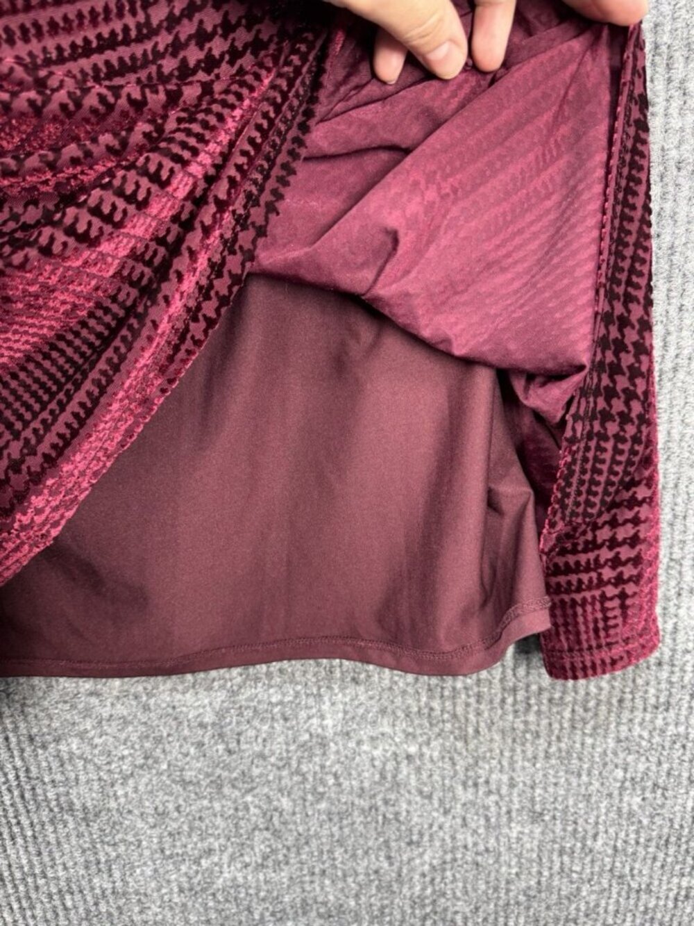 Talbots Burnout Velvet Top Womens XL Burgundy Cowl Neck Long Sleeve Houndstooth - Picture 4 of 9